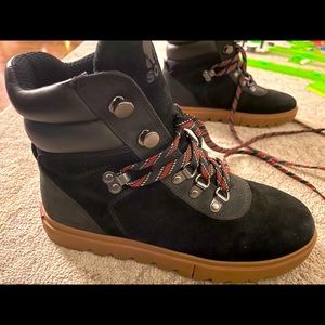 Sorel Joan of Arctic Next Lite Hiker boots. Size 7 1/2 Waterproof leather/suede